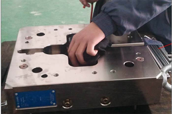 How to install the hot runner system for injection molding - DGMF Mold Clamps Co., Ltd